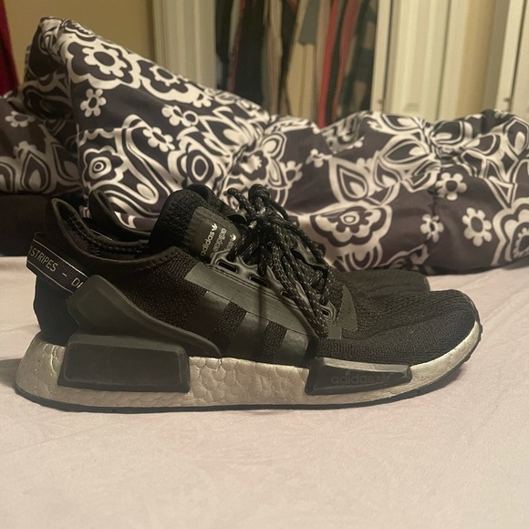 Adidas NMD tennis shoes - Picture 1 of 2